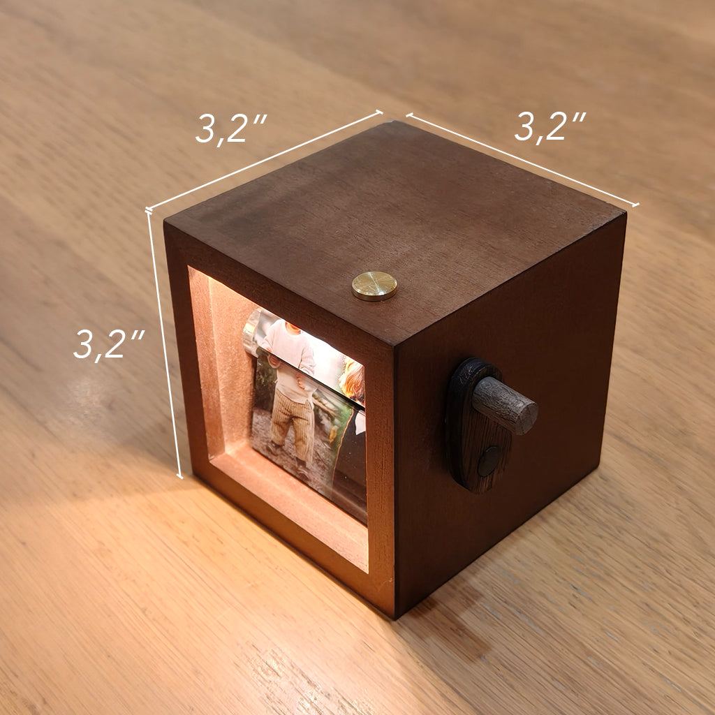 Gift for Mom/ Daughter - Hugging Frame - Hand-Crank Animation Machine with Hugging Animation, Long Distance Gift For Mother/ Daughter/ Family