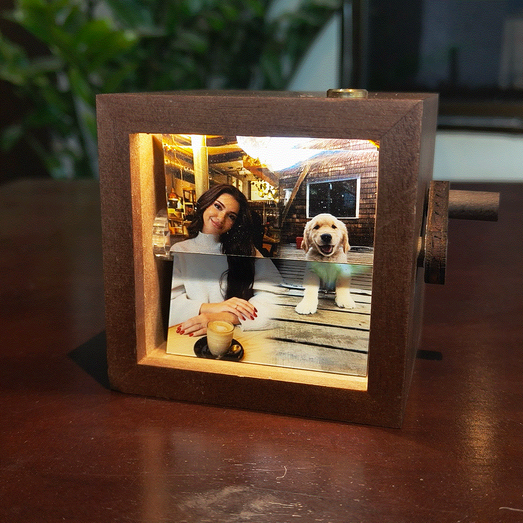 Gift for Mom/ Daughter - Hugging Frame - Hand-Crank Animation Machine with Hugging Animation, Long Distance Gift For Mother/ Daughter/ Family