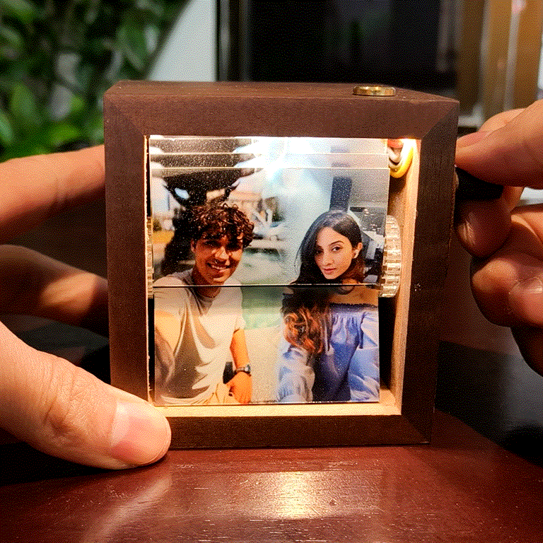 Gift for Mom/ Daughter - Hugging Frame - Hand-Crank Animation Machine with Hugging Animation, Long Distance Gift For Mother/ Daughter/ Family